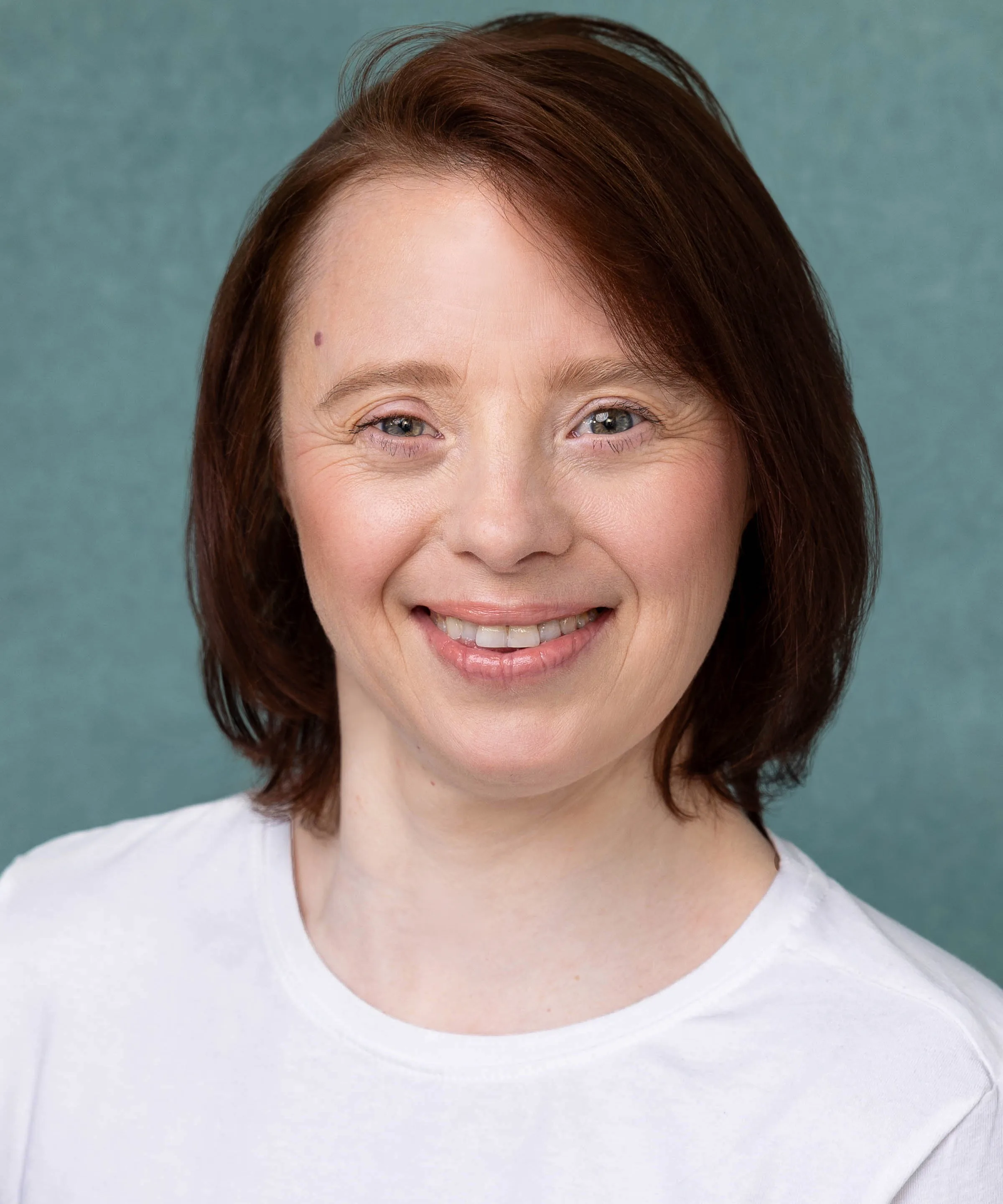 Sarah Gordy headshot fullsmile by Jonny Bosworth 2023